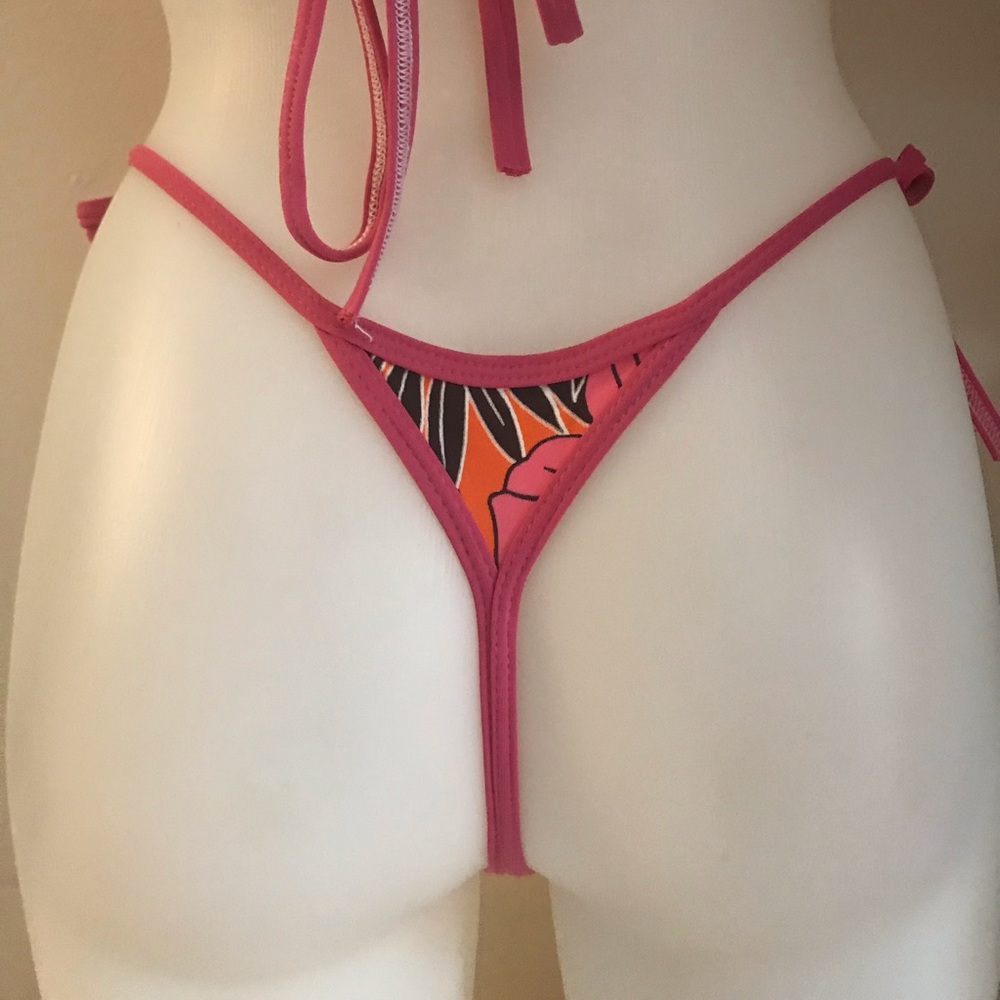 Bikini - Picture 6 of 7